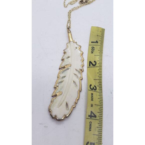 Vintage Feather Pendant Necklace Long Boho 24k Gold Edge Tiger Lily Gold Chain - Picture 6 of 7